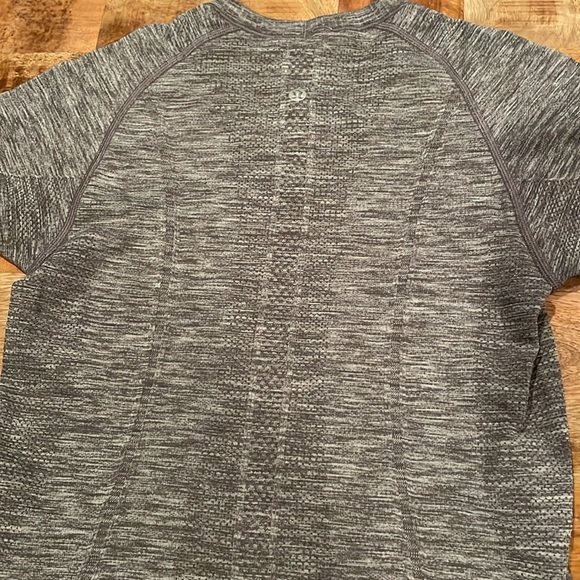 Lululemon short sleeve, hip length shirt. - Picture 5 of 6